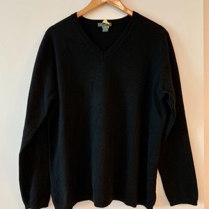 Griffen Black CASHMERE V-Neck sweater, size 1x.